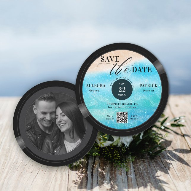 Beach Wedding Spara datum Musik Älskare spelar in  Spara Datumet (beach wedding save the date photo musician music lover vintage vinyl record sand ocean QR code)
