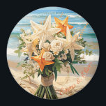 Beach Wedding Starfish Bouquet Magnetic Button Magnet<br><div class="desc">Denna vackra illustration illustrerar tanken på en bröllopsceremoni vid kusten,  ett lämpligt kort för temat för havsbottnen,  med ett vismliknande fläkt som gör det till ett utmärkande kännetecken för en unik brud. Hela uppsättningen designkort är tillgängliga i samma design.</div>