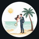 Beach Wedding Sticker Runt Klistermärke<br><div class="desc">Ett charmerande exempel på ett par i bröllop attire som står på en sandstrand med handflatan träd och hav i bakgrunden,  skapar perfekten för par och strand älskare!</div>