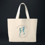 Beach Wedding Welcome Bags Seahorse Jumbo Tygkasse<br><div class="desc">Välkomna gästerna i kustnära stil med dessa badsäckar och välkomna väskor med två eleganters sjöar i mjuka skuggor av turkosblått och turkosa grönt. Perfekt för destinationsbröllop, bröllop helg eller ditt strandbröllop brudens sida. De här påsarna ger dig en tankfull och snyggt beröring till firande. Använda mallens fält för att anpassa...</div>