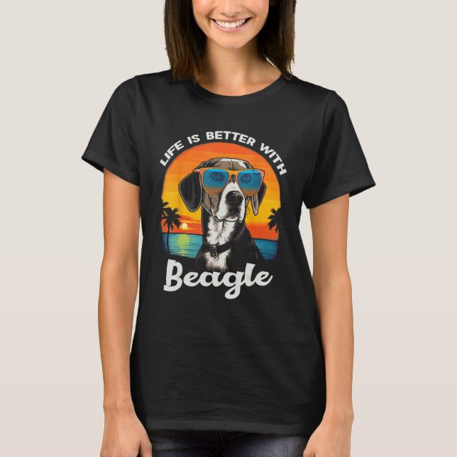 Beach  with a Beagle Dog T Shirt (Framsida)