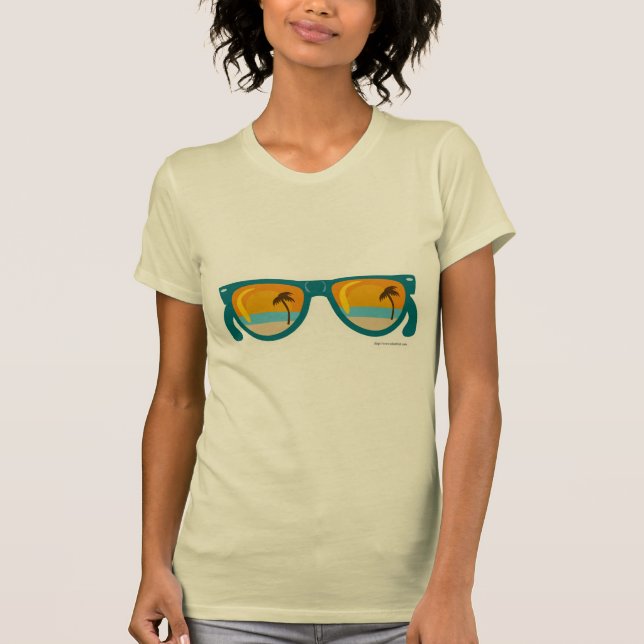 Beachy Illustrated Sunset Vacation Sunglass Tee (Framsida)