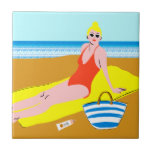 Beachy Keen - Gult Kakelplatta<br><div class="desc">Beachy Keen II av Blanckslate. Det finns en flytande strandkräm som blöder upp solljus.| 140790D</div>