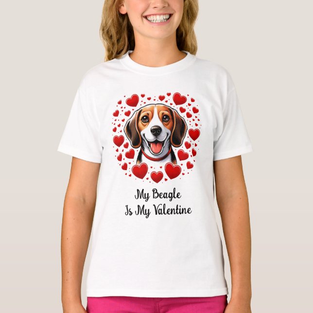 Beagle Bliss: Firar Valentindagen T Shirt (Framsida)