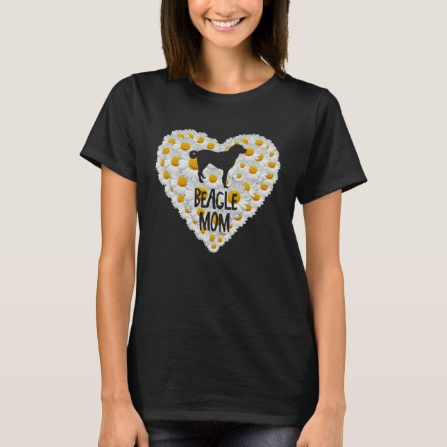 Beagle Dog Mom on Love Heart White Daisy Flowers   T Shirt (Framsida)