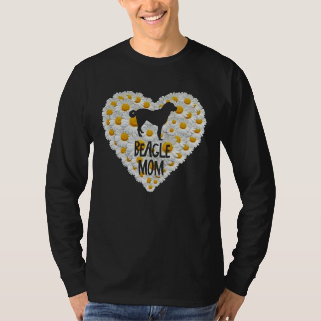 Beagle Dog Mom on Love Heart White Daisy Flowers   T Shirt (Framsida)