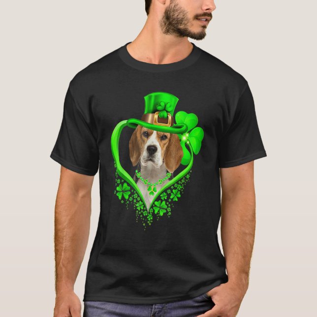 Beagle Dog St Patricks Day Lover Irish Shamrock T Shirt (Framsida)