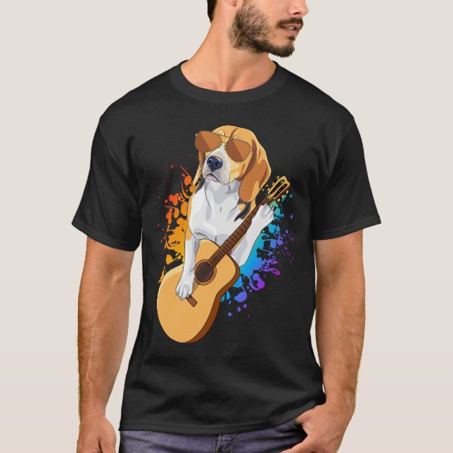 Beagle Hund War Sunglass som spelar Guitar Manar T Shirt (Framsida)