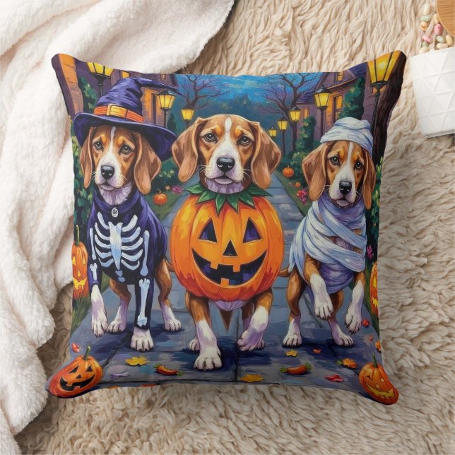 Beagle Hundar Trick-or-Treating in Halloween Costu Kudde (Filt)