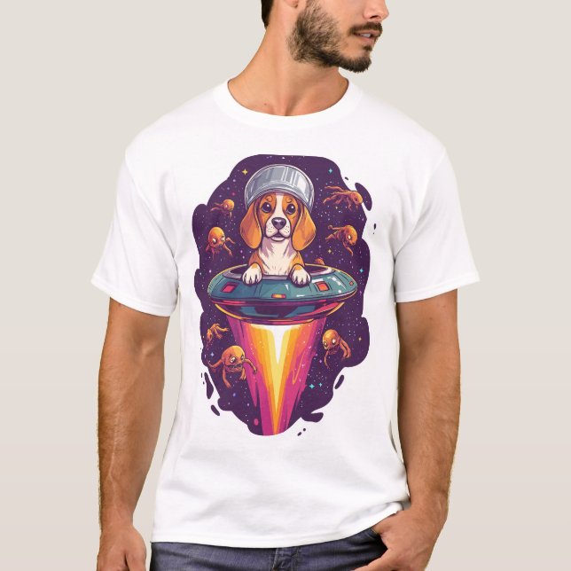 Beagle � Intergalactic Dog Encounter T Shirt (Framsida)