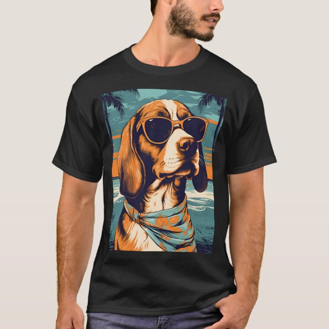 Beagle på en tropisk strand under solnedgången t shirt (Framsida)