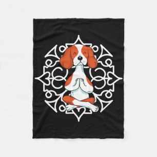 Beagle Paws Husdjur Hund Yoga Praktiker Meditera I Fleecefilt