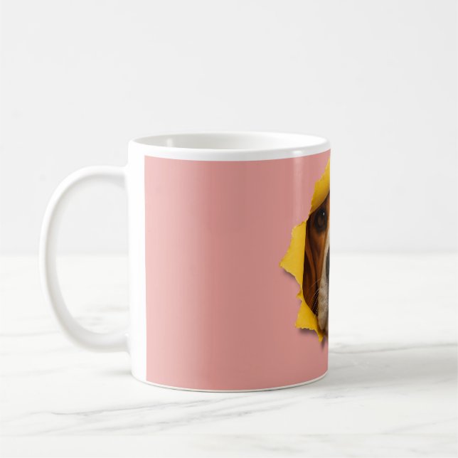 Beagle Peeking through Papper Kaffemugg (Vänster)