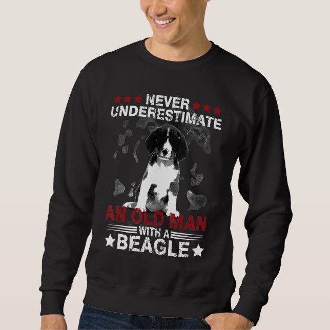 Beagle underskatta aldrig en gammal man lång ärmad tröja (Framsida)