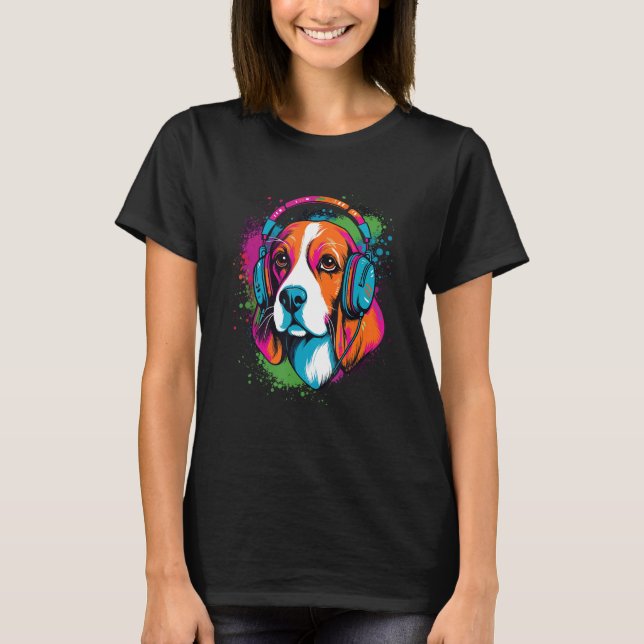 Beagle wearing headphones colorful illustration t shirt (Framsida)