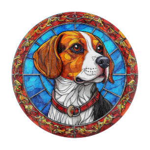 Beaglehund i livfull glaskonst