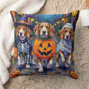 Beaglehundar som söker godis på Halloween Kudde