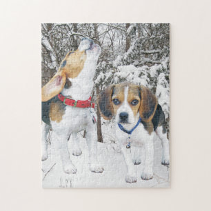 Beaglevalpar i den snöig skogen pussel