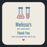 Beaker & Test Tube Science, född dag Fyrkantigt Klistermärke<br><div class="desc">Tack för att du klistrar med en söt teckning i ett provrör och bägare. Perfekt för vetenskapstyper.</div>