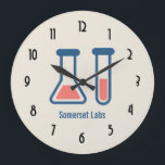 Beaker & Test Tube Science Thmet Stor Klocka<br><div class="desc">En klocka med en söt teckning av ett provrör och bägare. Perfekt för vetenskapen älskare.</div>