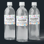 Beakers and Flasks Roligt Science Mönster Birthday Vattenflaskor Etikett<br><div class="desc">Etiketter för vattenflaska av händelser med roligt och färglöst mönster. Forskare vibe med bakers och flaskor av olika format och storlek i starkt lycklig färg.</div>