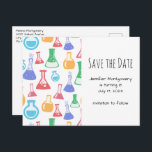 Beakers and Flasks Roligt Science Mönster Inbjudan Vykort<br><div class="desc">Spara datumvykortet med en roligt och färglöst mönster. Forskare vibe med bakers och flaskor av olika format och storlek i starkt lycklig färg.</div>