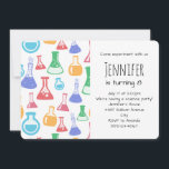 Beakers and Flasks Roligt Science Mönster Inbjudningar<br><div class="desc">Födelsemeddelande med roligt och färglöst mönster. Forskare vibe med bakers och flaskor av olika format och storlek i starkt lycklig färg.</div>