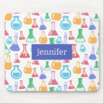 Beakers and Flasks Roligt Science Mönster Musmatta<br><div class="desc">Mousepad med roligt och färglöst mönster. Forskare vibe med bakers och flaskor av olika format och storlek i starkt lycklig färg.</div>
