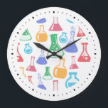 Beakers and Flasks Roligt Science Mönster Stor Klocka<br><div class="desc">En klocka med roligt och färglöst mönster. Forskare vibe med bakers och flaskor av olika format och storlek i starkt lycklig färg.</div>