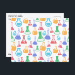 Beakers and Flasks Roligt Science Mönster Vykort<br><div class="desc">Ett vykort med roligt och färglöst mönster. Forskare vibe med bakers och flaskor av olika format och storlek i starkt lycklig färg.</div>