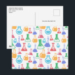 Beakers and Flasks Roligt Science Mönster Vykort<br><div class="desc">Ett vykort med roligt och färglöst mönster. Forskare vibe med bakers och flaskor av olika format och storlek i starkt lycklig färg.</div>