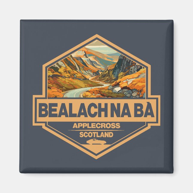 Bealach na Bà Scotland Travel Art Badge Magnet (Framsidan)