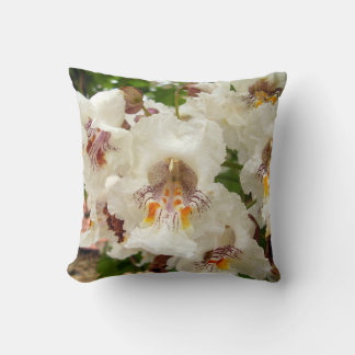 Bean Träd Flowers Throw Cushion Kudde