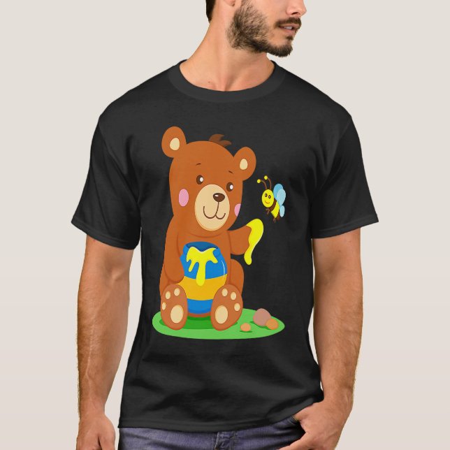 Bear Baby Shares Honey with Bee Bear Bear Child Bo T Shirt (Framsida)