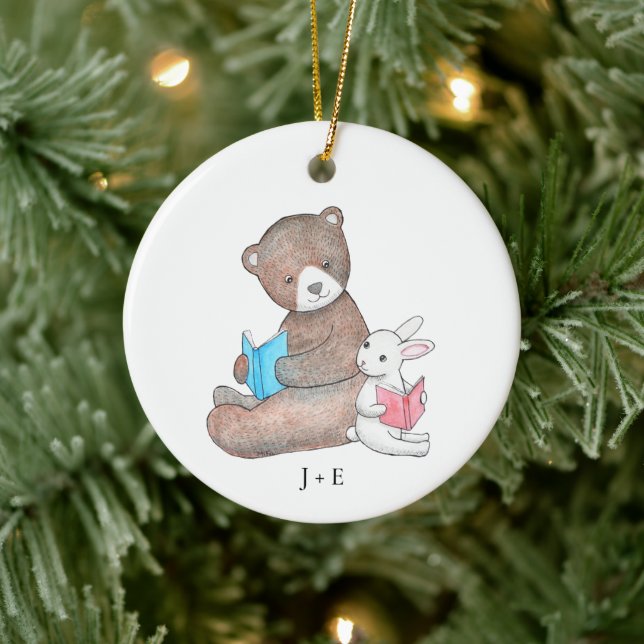 Bear & Bunny Reading Bokar Cute Couple Custom Name Julgransprydnad Keramik (Träd)