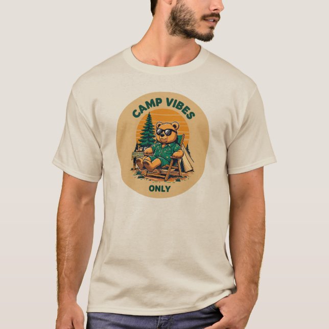 Bear Camp Vibes Only - Chillin' Bear with Sunglass T Shirt (Framsida)