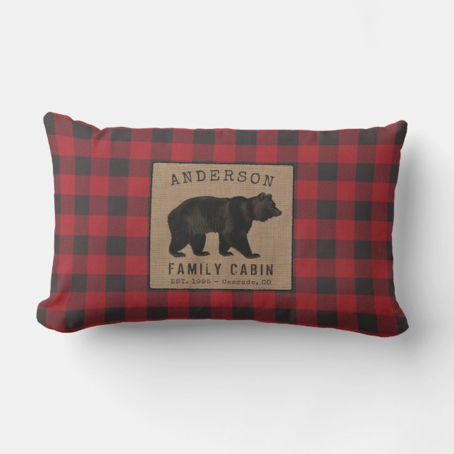Bear Family Cabin Red Buffalo Play Burlap utomhus Lumbarkudde (Framsida)