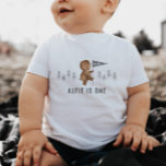 Bear Forest First Birthday T Shirt<br><div class="desc">En vattenfärgad björn som håller flagga med nummer "ett" i den,  tillsammans med träd runt mönstret. Perfekt för din skogsbjörn Födelsedagsfest! Du kan ändra "en" i flagga till valfritt nummer och redigera all annan text.</div>