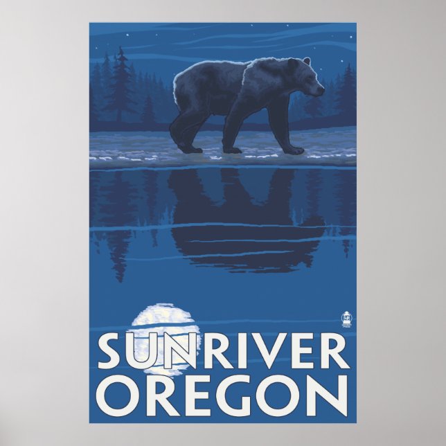 Bear in Moonlight - Sun River, Oregon Poster (Framsidan)