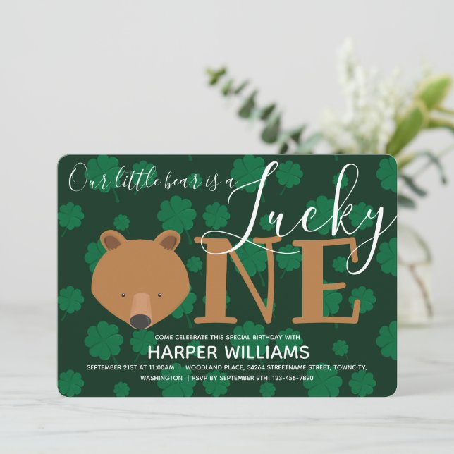 Bear Lucky One St Patrick's Day First Birthday Inbjudningar (Stående Fram)