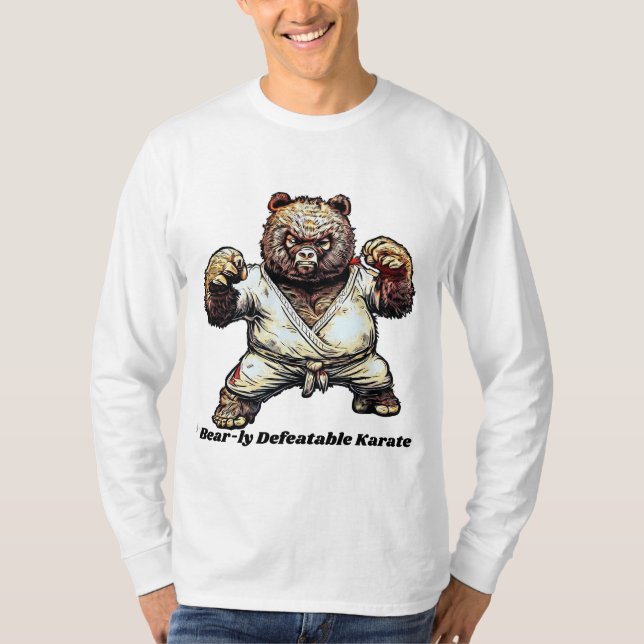 "Bear-ly Defeatable Karate" T Shirt (Framsida)