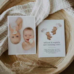 Bear Twin Girls Photo Joint 1:a födelsedagen Inbju Inbjudningar