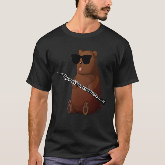 Bear Wearing Sunglasses Playing Oboe T Shirt (Framsida)