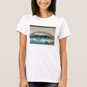 Bearbetning över en brygga (träblocksutskrift i fä t-shirt