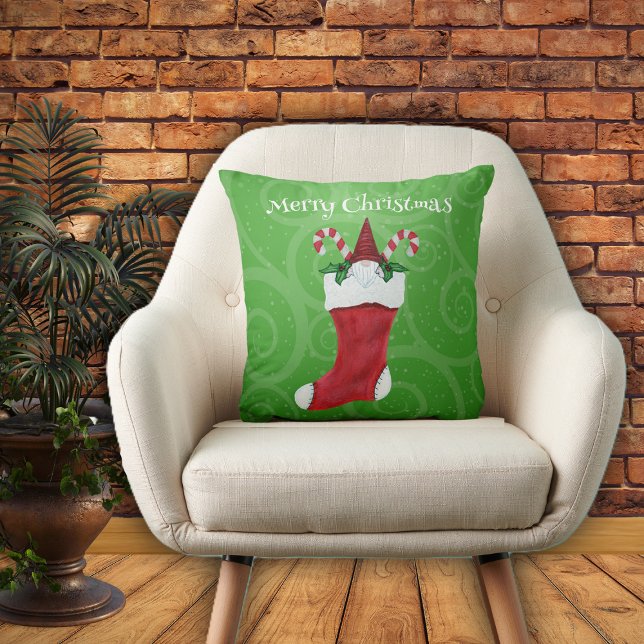 Bearde Gnome i Grönt Swirls Kudde (Little gnome with white beard in red Christmas Stocking candy canes green swirled throw pillow.)