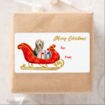 Bearded Collie Hund Sleigh Gift Märkre Fraktsedel<br><div class="desc">På dessa Helgdag- och presentdekorativa märkre sitter en Bearded Collie-hund i ett dekorativt fodral för söt och guld. Förutom hund är paket bundet med färgstarka bögar. Skripttexten i guld vid högerna säger "GOD JUL" och anpassningsbarna är röd. Perfekt till din julklapp paket! Det finns många fler häckar av bilder och...</div>