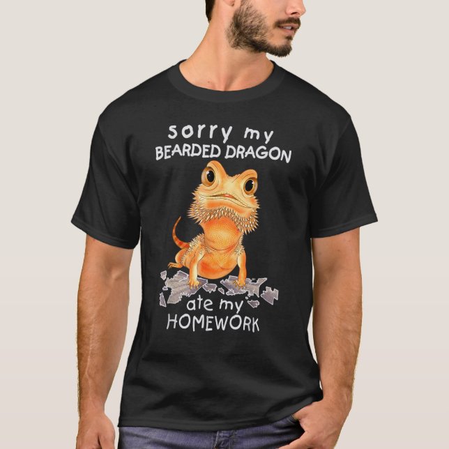 Beardie Beardie Ate My Homworking Lizard Rep T Shirt (Framsida)