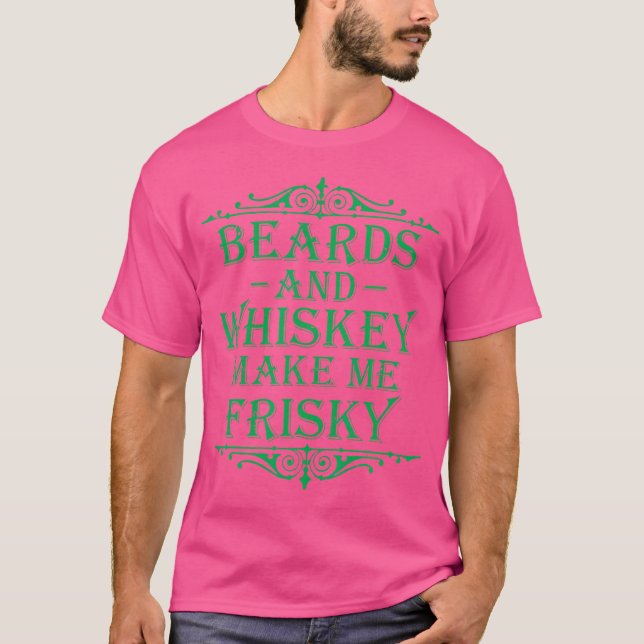 Beards And Whiskey Make Me Frisky Funny Drinking T Shirt (Framsida)