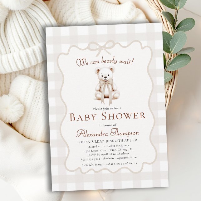 Bearly Wait Teddy Bow Neutral Gingham Baby Shower Inbjudningar (bearly wait baby shower invitation traditional classic nursery decor neutral gingham teddy bear bow)