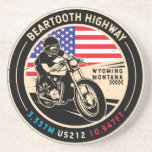 Beartooth Highway All American Road Motorcycle  Underlägg<br><div class="desc">Beartooth Highway utförd i en vintage,  ett stil-emblem. Det är en berömd All-American Road i Wyoming och Montana.</div>